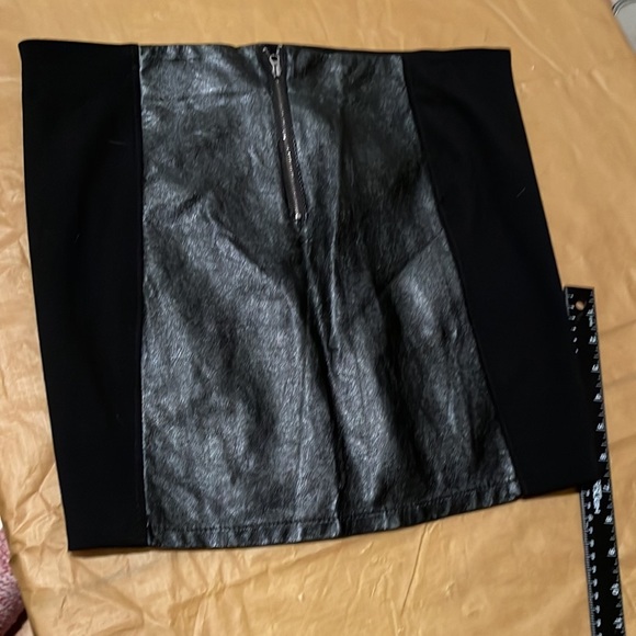 Mossimo Supply Co Size 12 black pieced faux leather mini lots of stretch - Picture 4 of 10